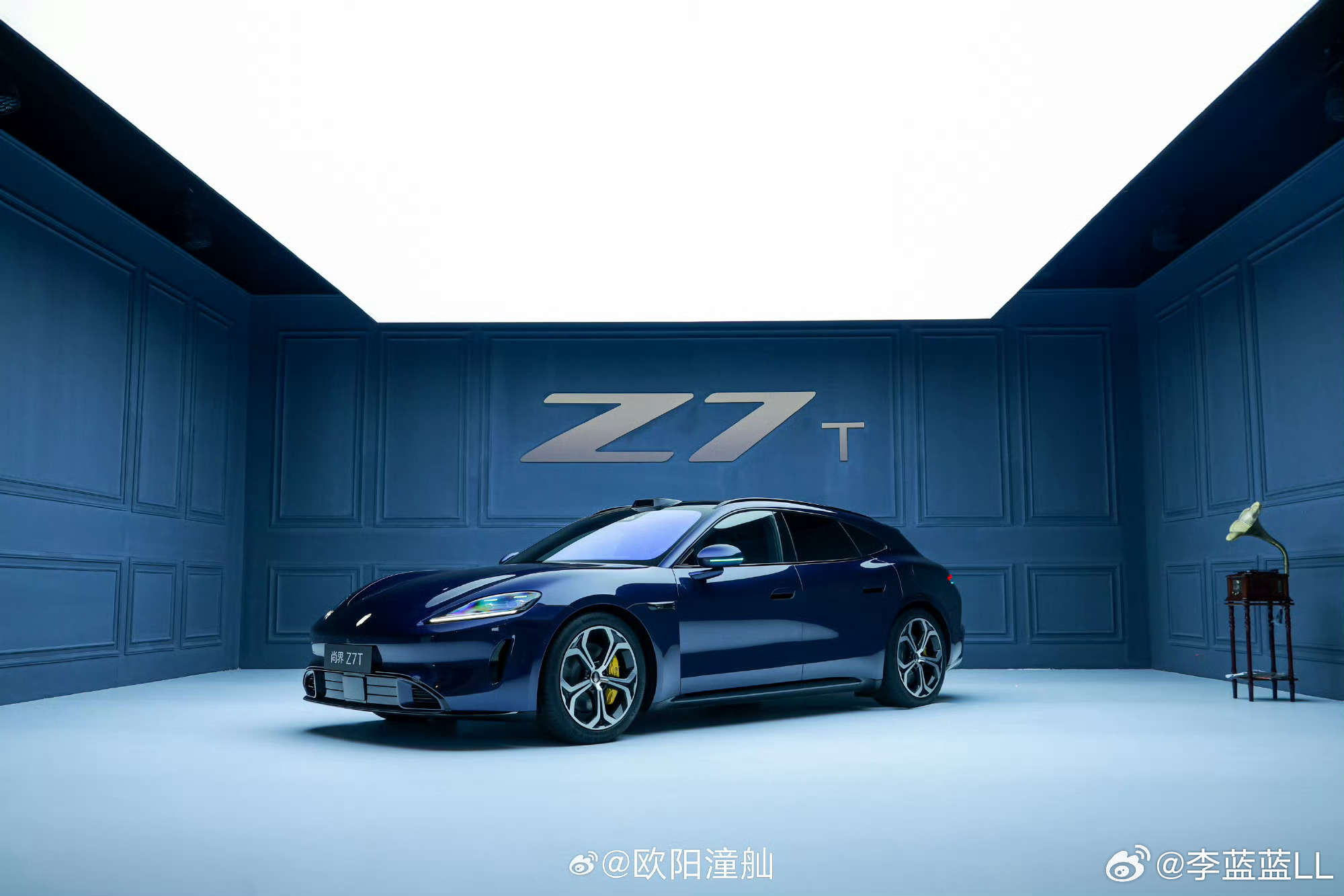 看到有博主拍的尚界Z7T杜维埃蓝，这个蓝很有格调又高级有质感啊！估计是很多男生都