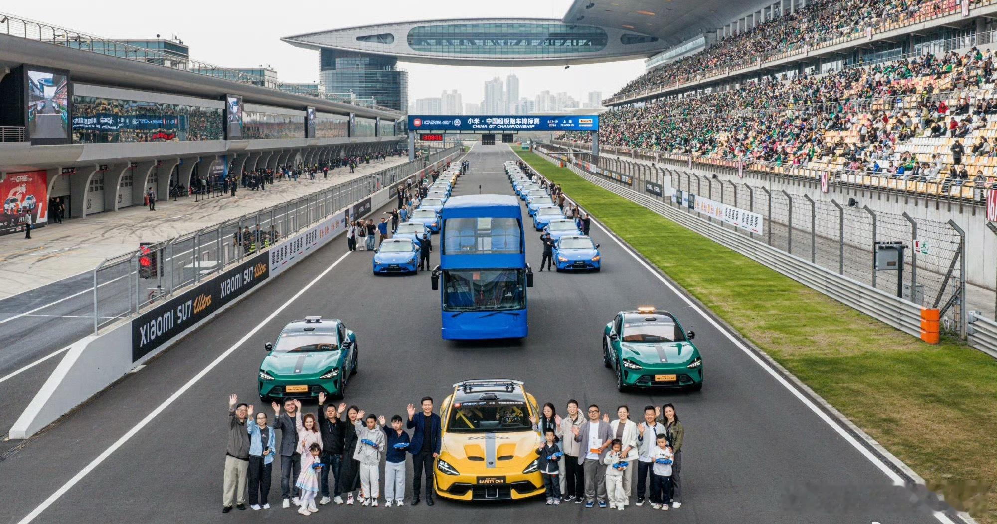 CHINAGT赛道巡游小米汽车车型到齐说白了这次赛道活动，真正的主角是普通小米车