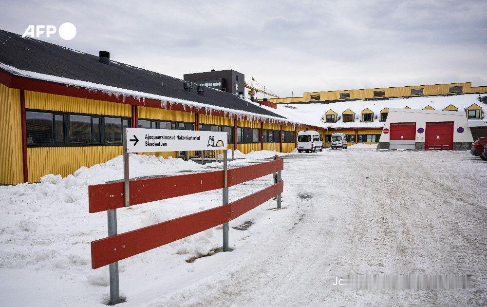 新闻快讯——“不用了，谢谢”：格陵兰、丹麦拒绝特朗普派出海军医疗船的提议。
 