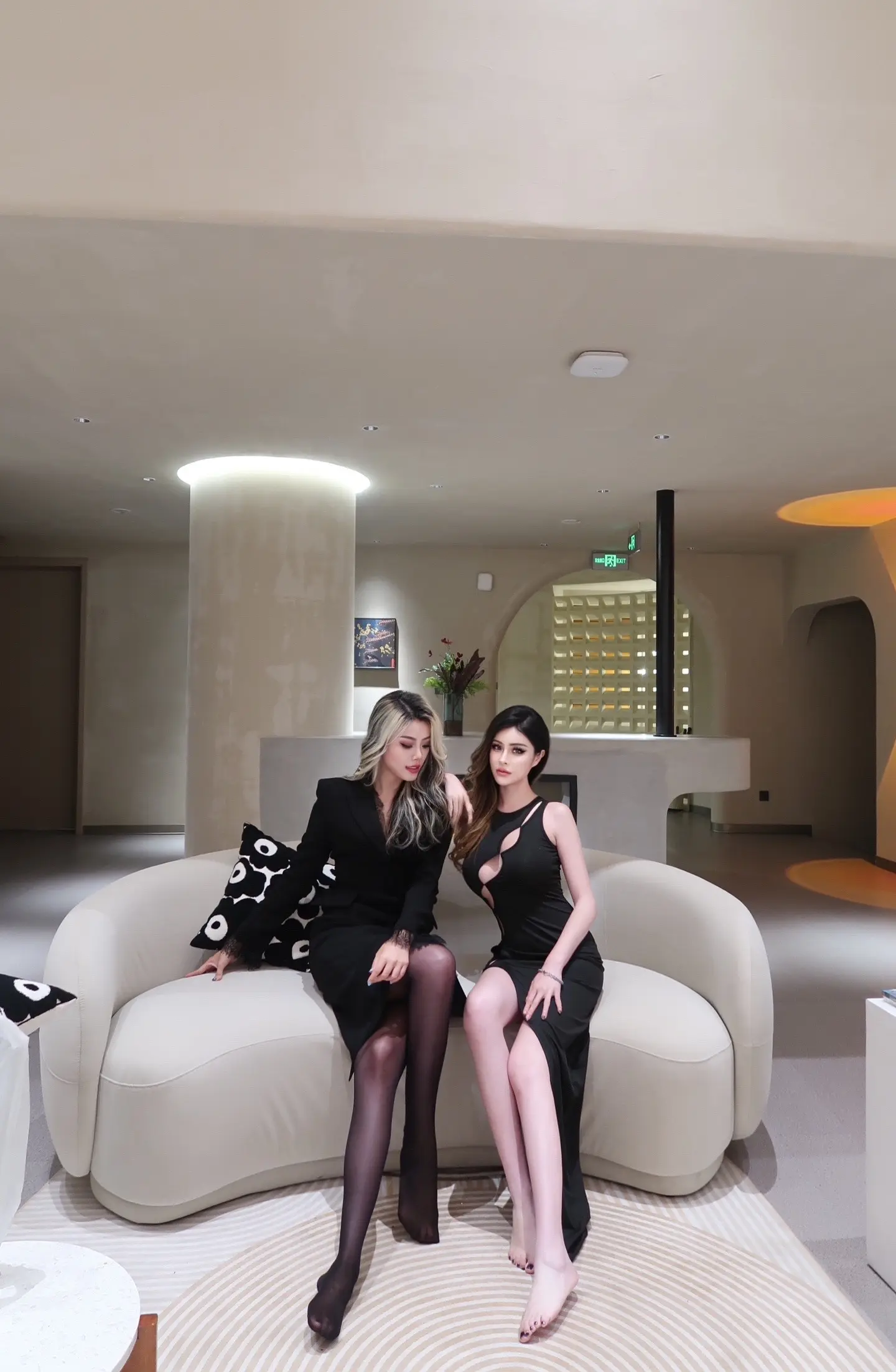 美女会面