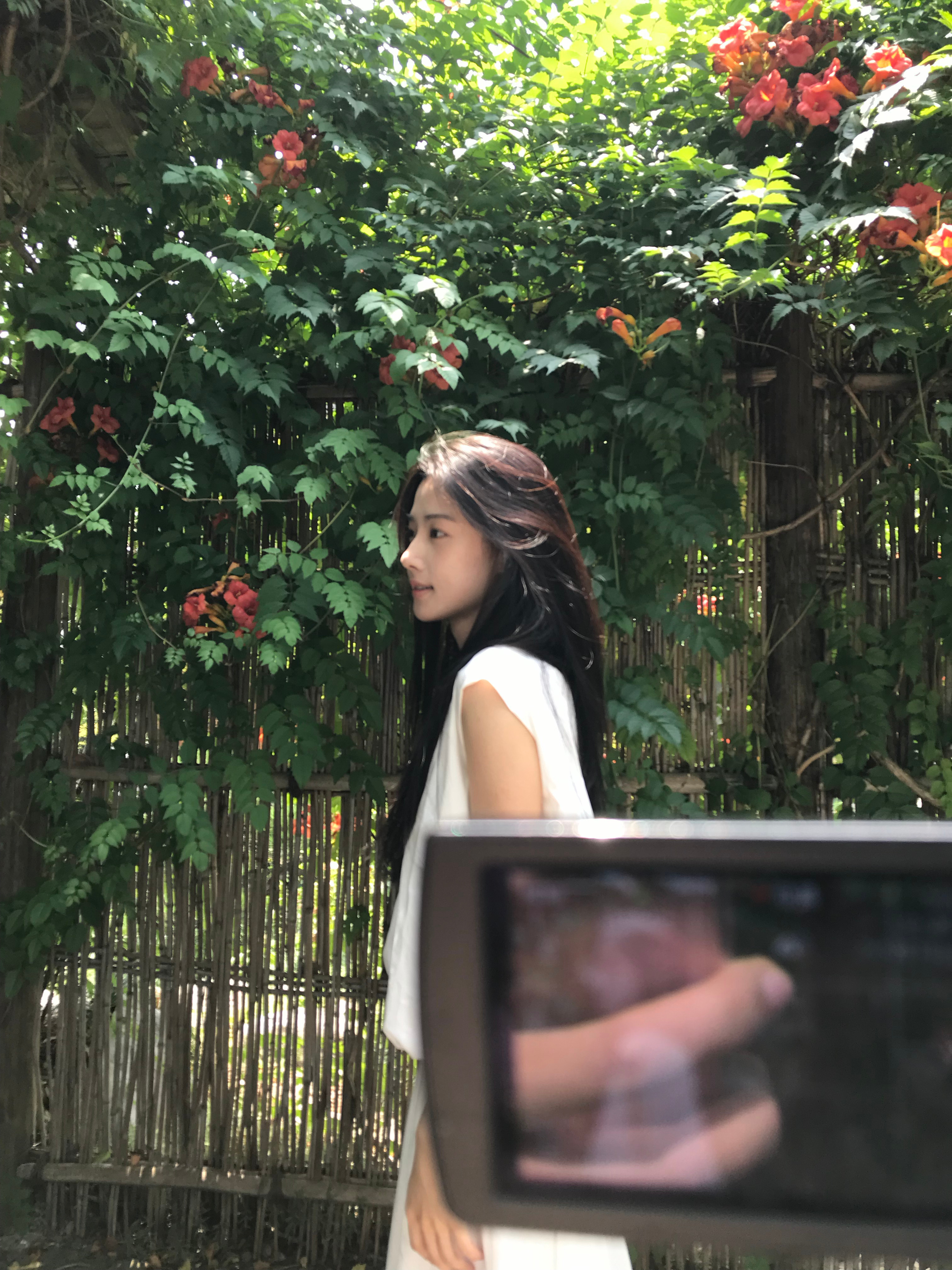 卢昱晓  lyx卢昱晓 lyx卢昱晓南衣 你一抬眼，似华山烟雨间，剑气点过我眉心