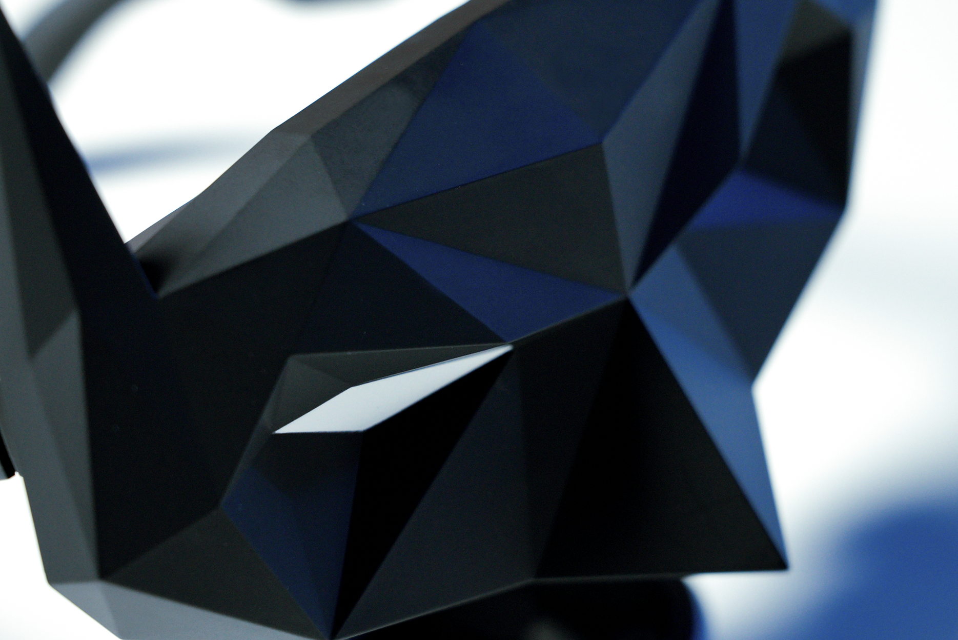 我们收到了雷鸟联合 DC 推出的雷鸟Air4Pro蝙蝠侠限定版这款眼镜产品设计上