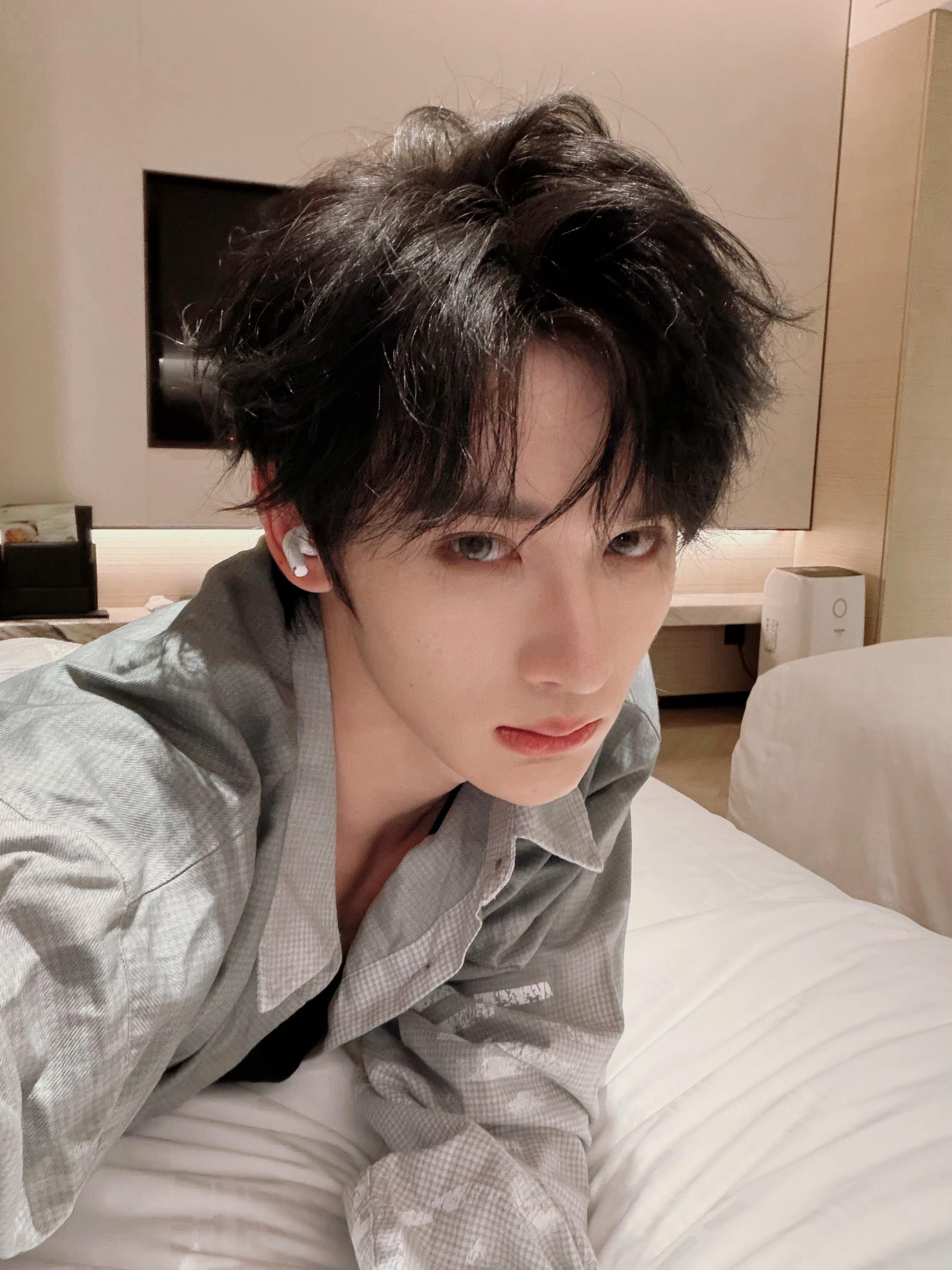 余宇涵温馨提示语音余宇涵温馨提示语音来啦！祝大家观演愉快，期待的精彩舞台呀~ 