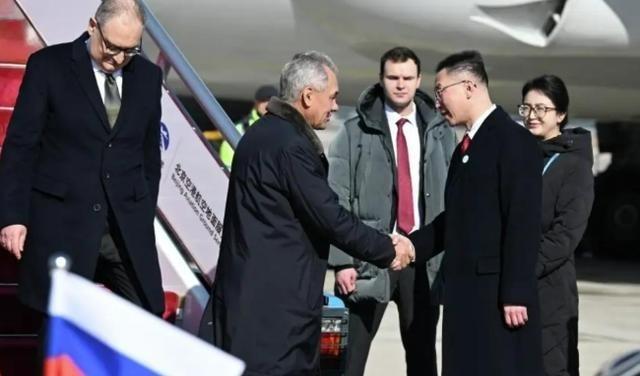 普京刚走，绍伊古接棒要来北京，一件十万火急的事必须中俄见面谈。 普京5月20日刚