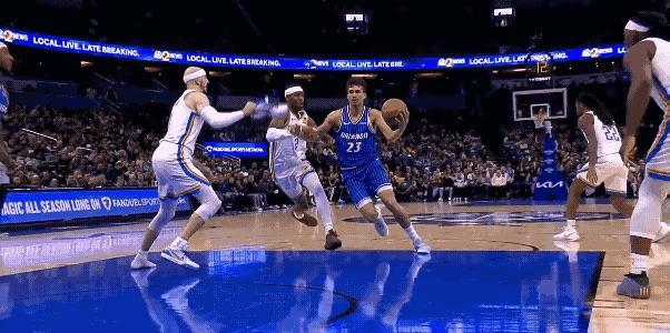 卡鲁索把裁判员都搞得无所适从，技术犯规这个动作完全与最佳防守球员相匹配！在球场上