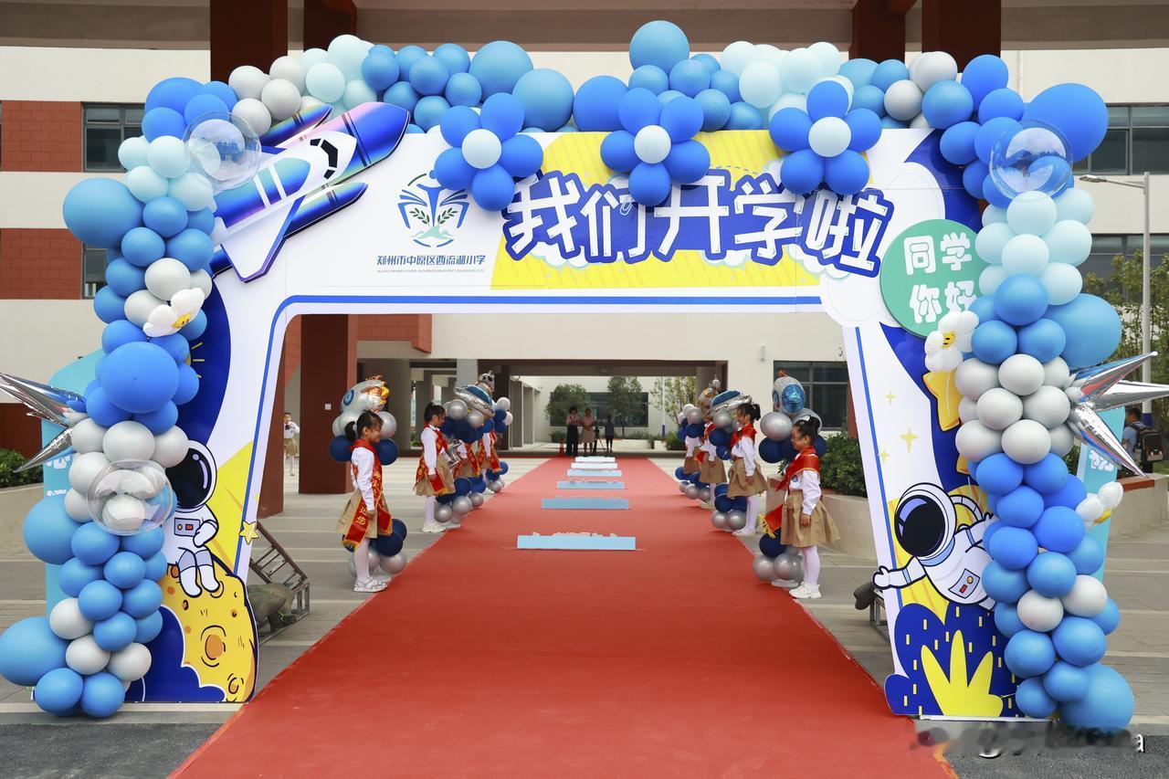 提前调节作息，梳理学习节奏，做好心理建设，能够帮助孩子减少心理落差，快速适应校园