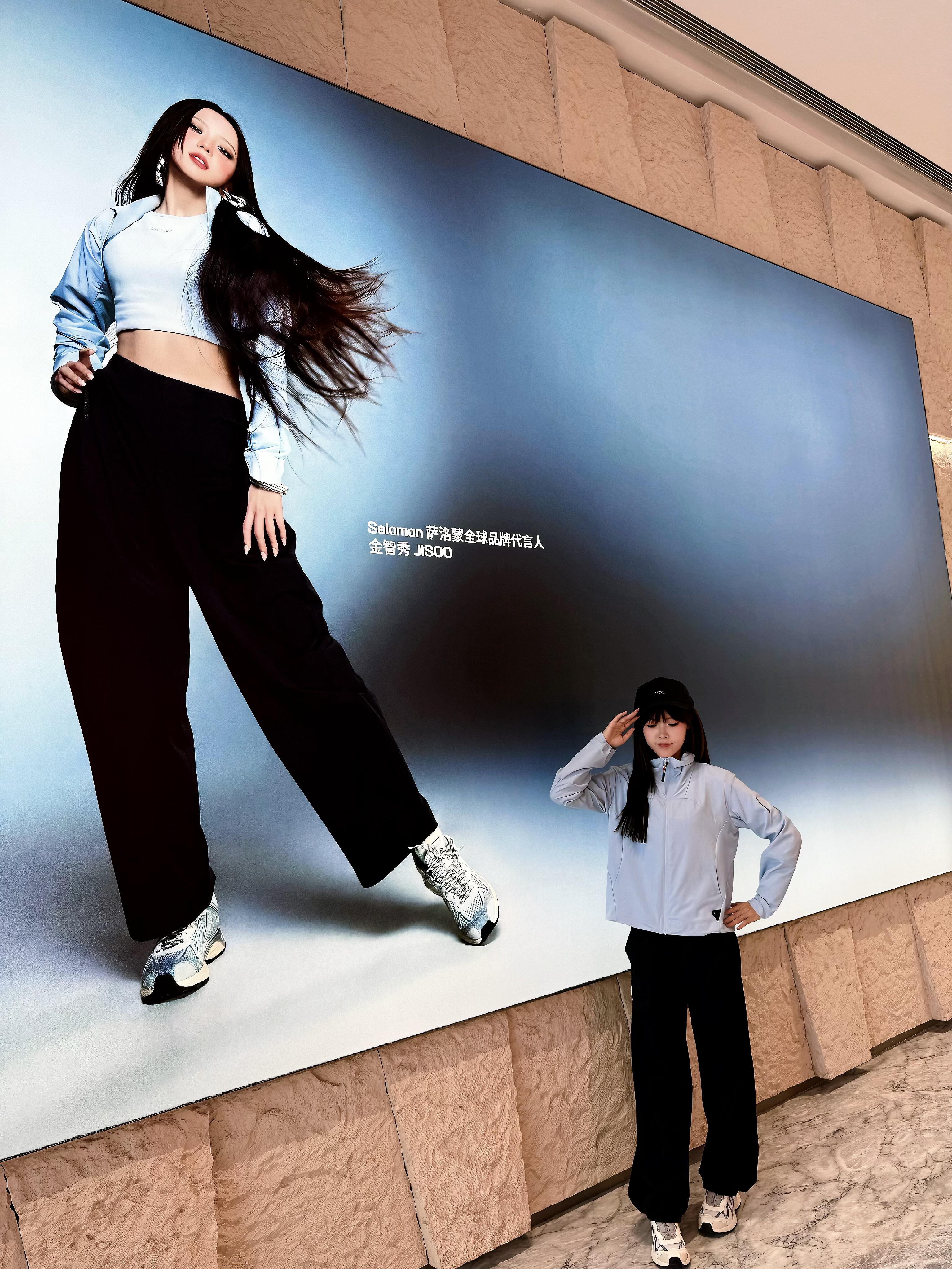 kimjisoo  好大一个 挺合适一起拍的📍内蒙古呼和浩特万象城Salomo