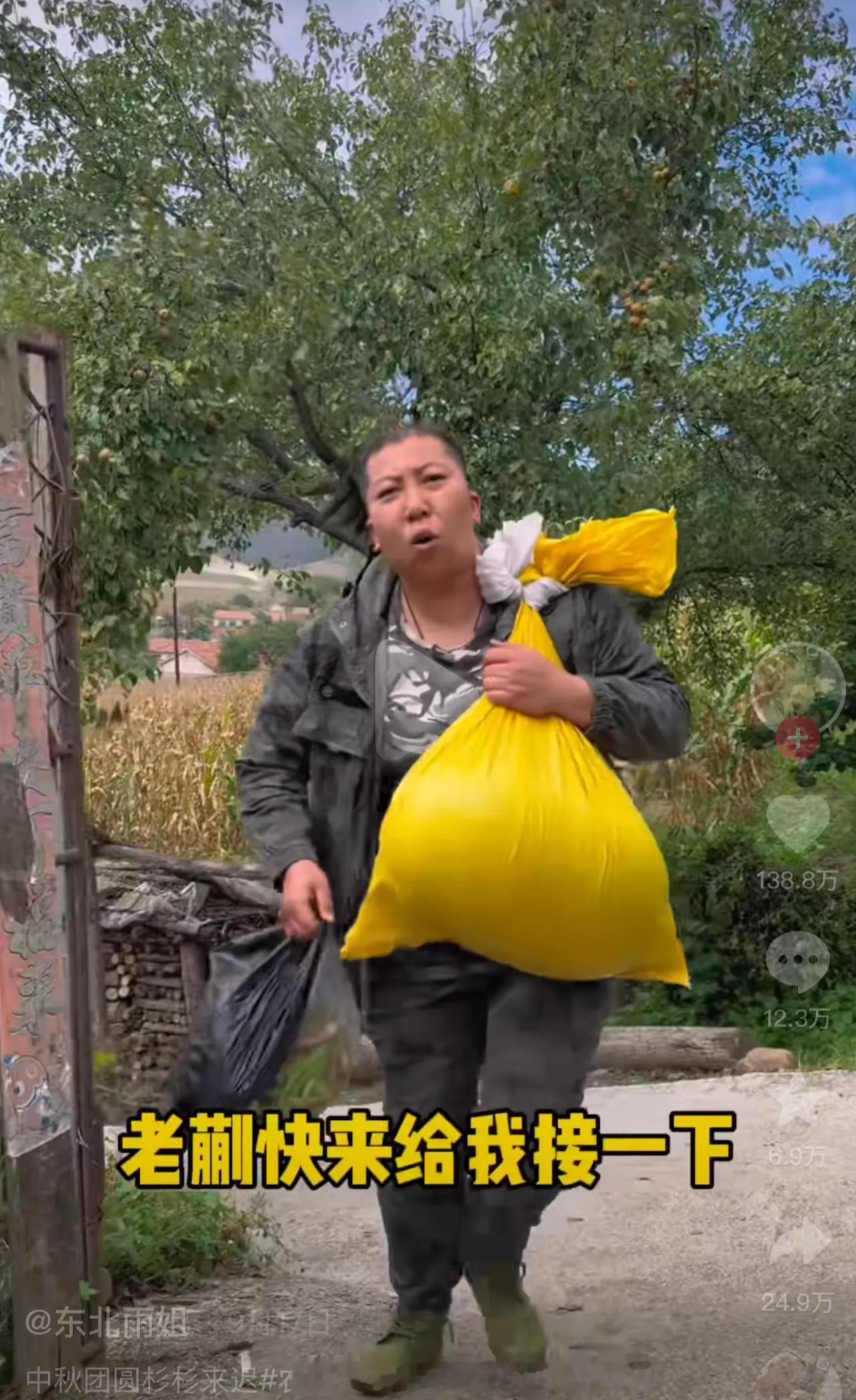 #疑东北雨姐塌房# 太荒唐了，东北玉姐卖的红薯粉里面竟然没有红薯，博主去打假被群