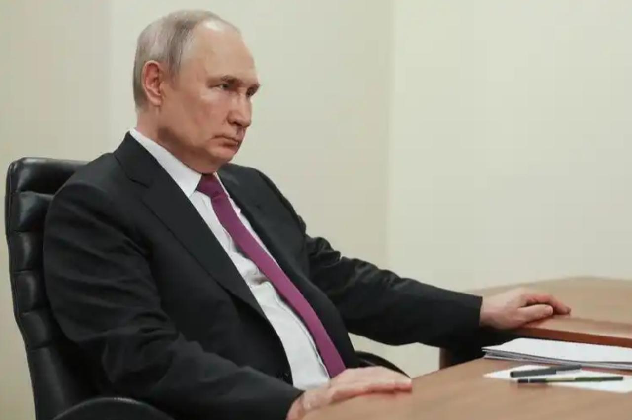 袭击发生后，现场的画面触目惊心，多次连环爆炸让事发区域沦为一片废墟，浓烟滚滚遮蔽