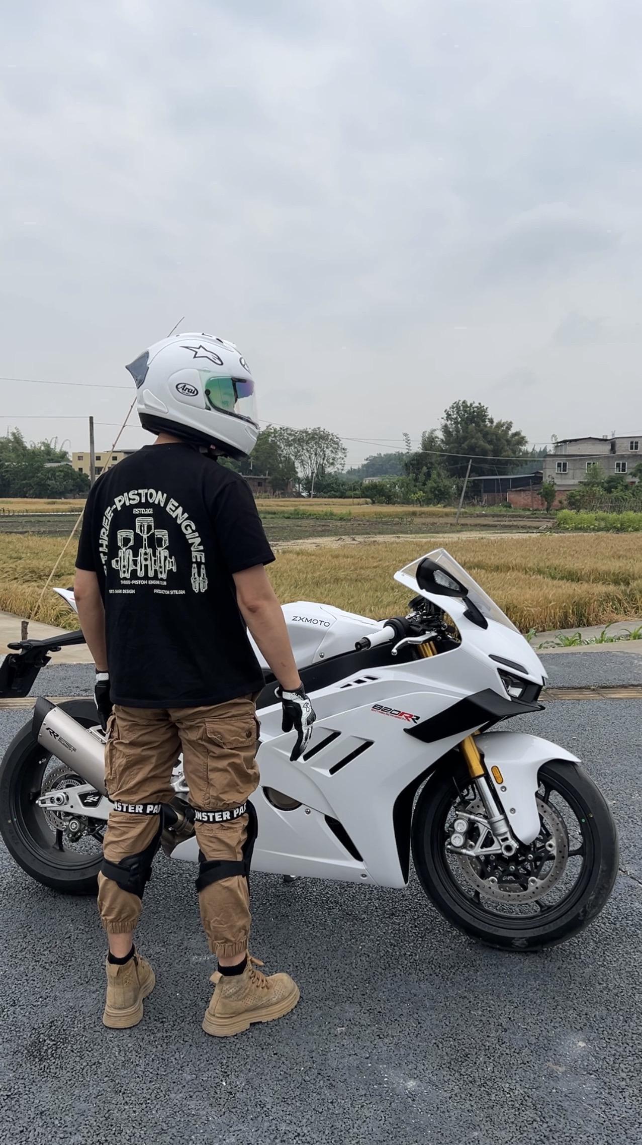 你骑张雪你也帅！装备党 机车爱好者 张雪820rr
