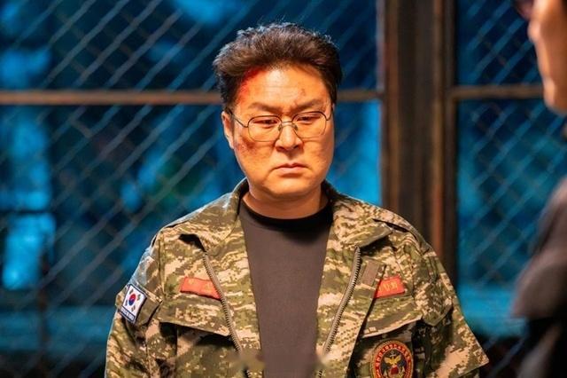 【演员尹敬浩谈到SBS金土剧《金部长》动作戏】尹敬浩表示:“但我被选中出演《金部