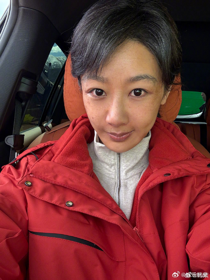 杨紫白菊老年妆杨紫老年妆自拍《生命树》杨紫白菊老年妆！姐姐元宵节快乐