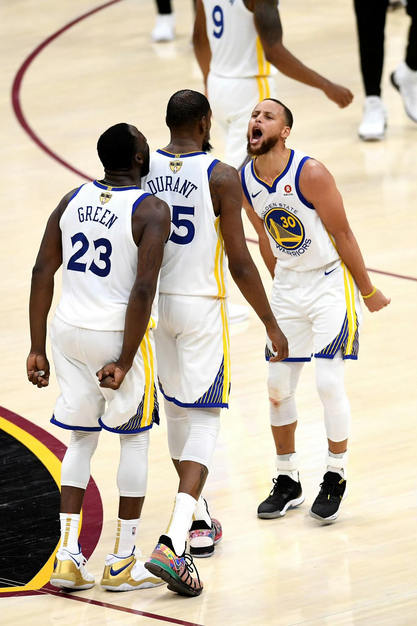 唏嘘吗？7年过去了，53（30＋23）依然坚守湾区，而35已经换3支球队了杜兰特