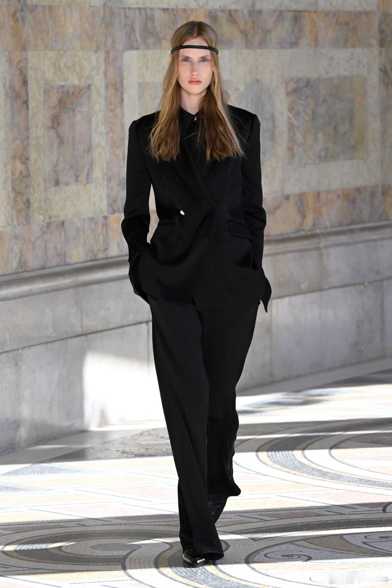 巴黎时装周runway2027春夏时装周 Gabriela Hearst Spr