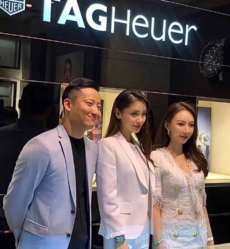 黄教主，内娱难得一遇的“旺妻”体质，虽然自己不温不火，但找的对象却凭借他的身份一