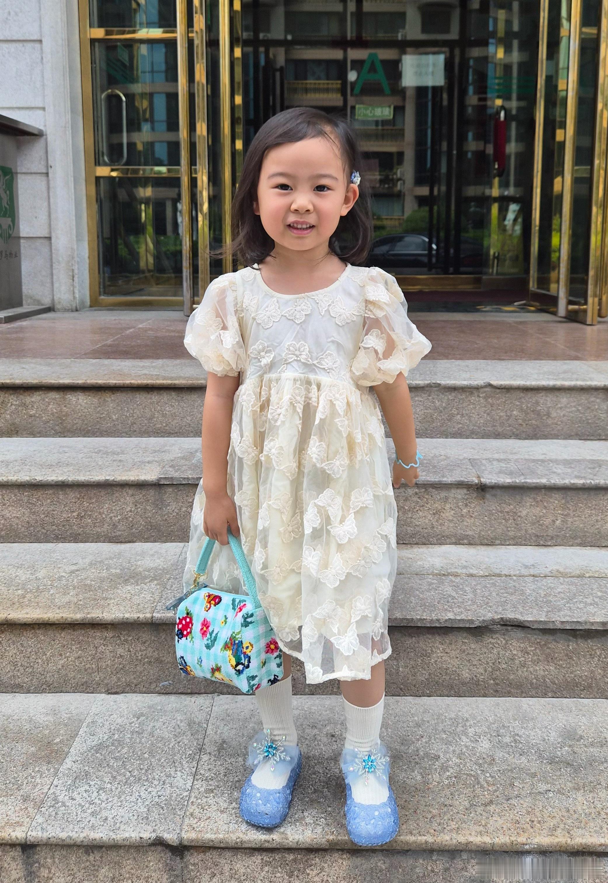 我再一次觉得，我闺女真的是长大了！哈哈哈哈少女了太可爱了！！！！ 