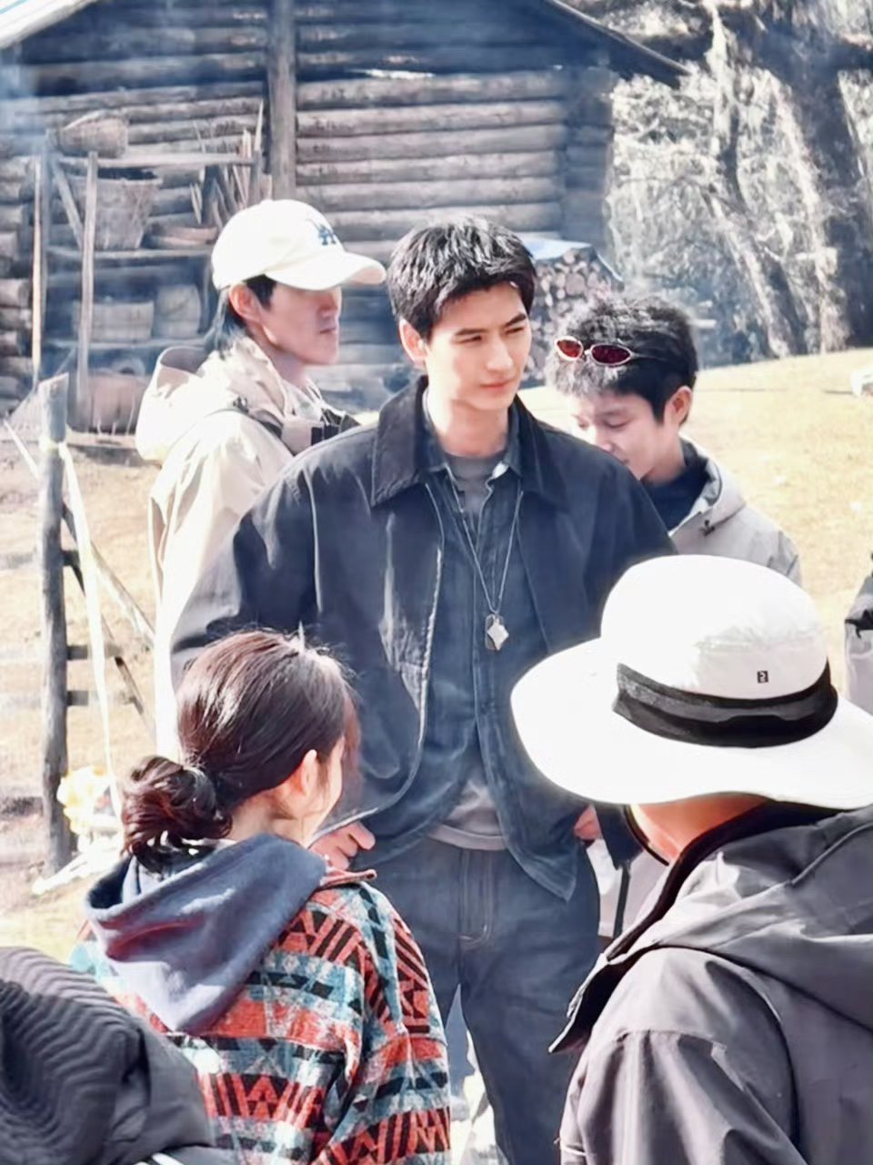 优酷闯进滇剧赛道 我乐个神落村癫剧滇拍《我乐个神落村》堪称滇式癫剧代表，在云南拍