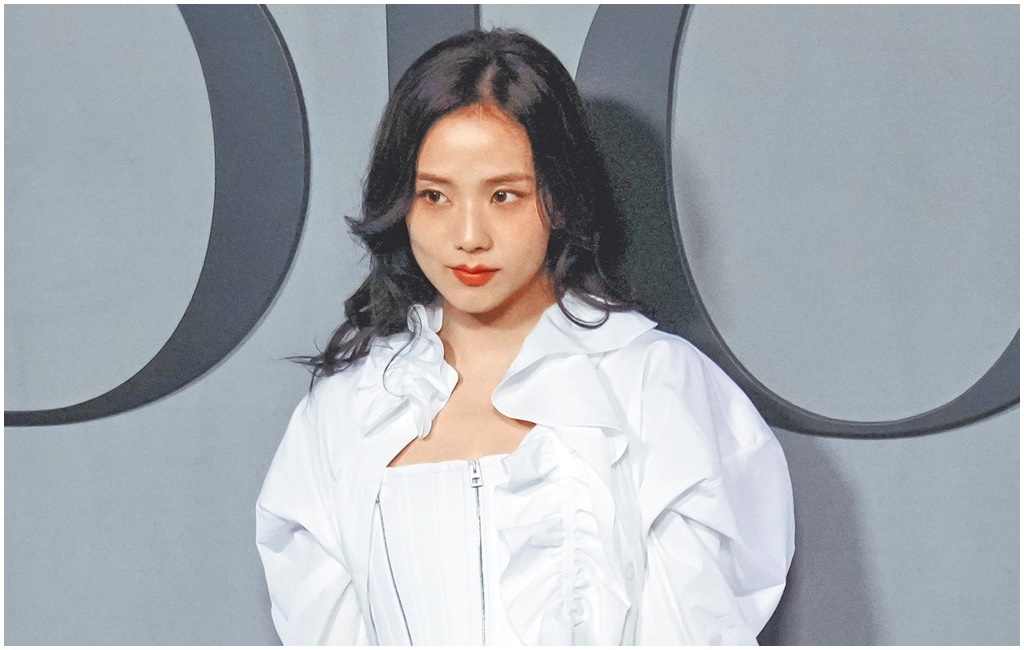 曝金智秀花1000万韩元删除哥哥片尾名字曝金智秀新剧片尾出现哥哥名字内幕 据台媒