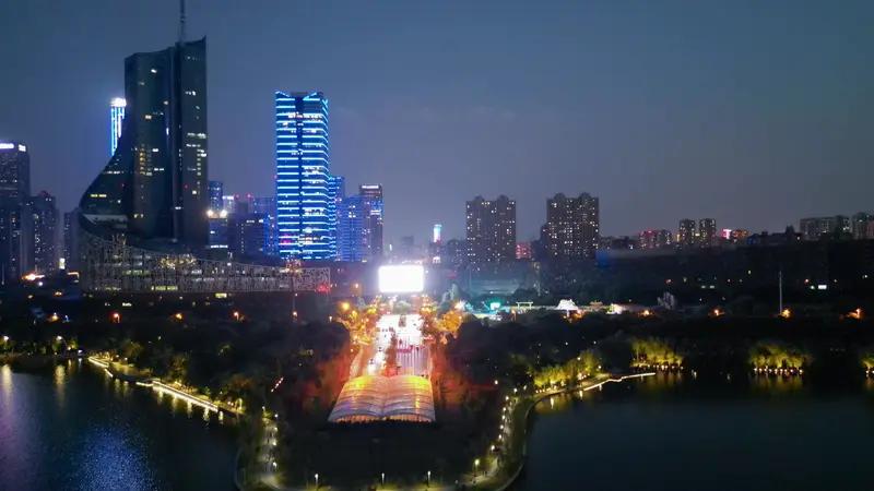 合肥这波操作太牛了！用22580架无人机群表演直接打破吉尼斯纪录。想象一下，那么