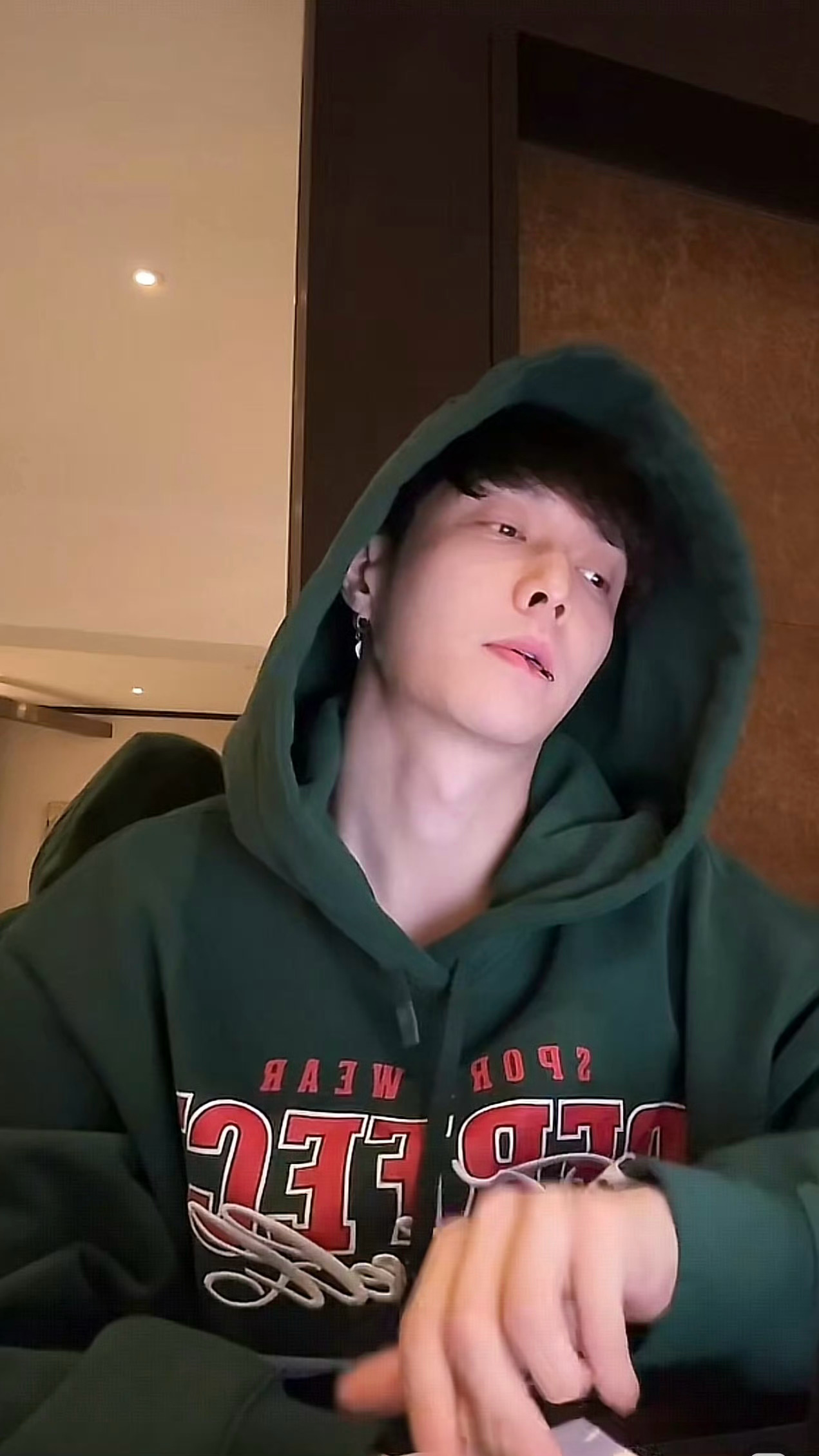 张艺兴时装男士十二月刊封面 早上好可爱宝宝EXO新专回归团体预告照原创音乐制作人