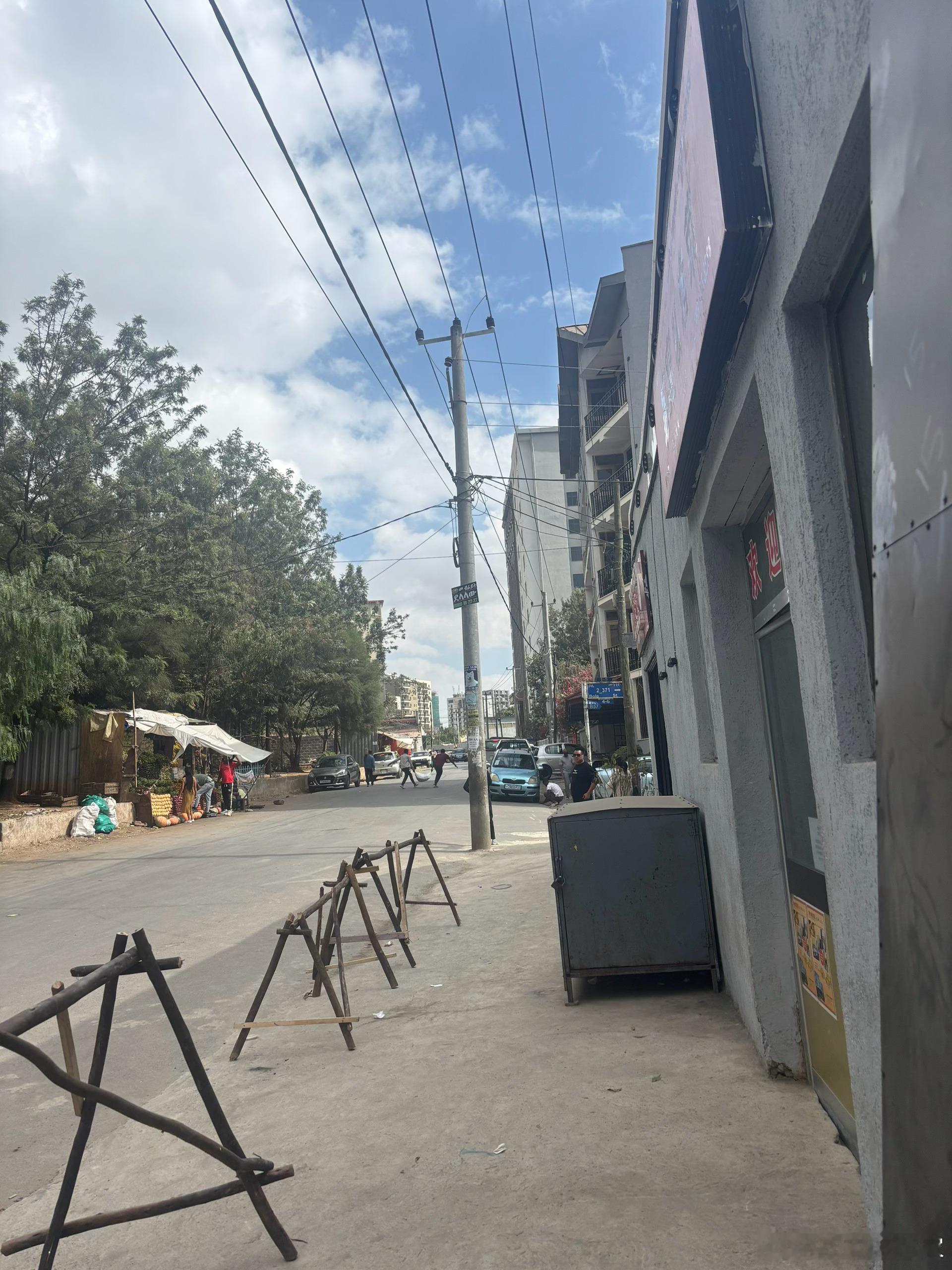 埃塞俄比亚历险记 8   埃塞黑人老板娘我的第一天非洲生活，过的还算开心。既体验