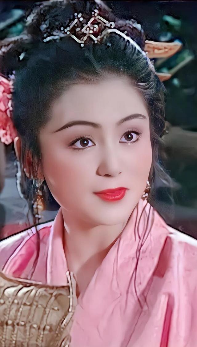 原是昭阳宫里人，惊鸿宛转掌中身。 
只疑飞过洞庭春，按彻梁州莲步稳。 
好花风袅