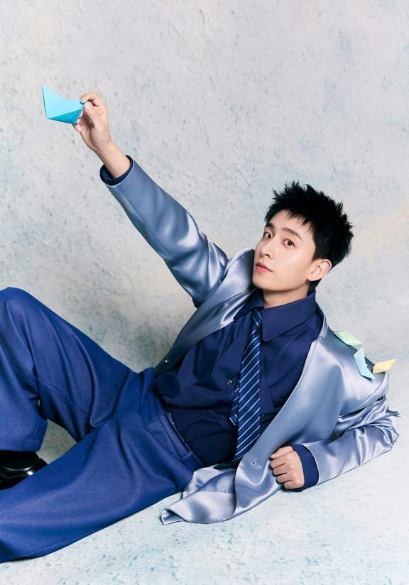 感谢焦迈奇上身了我的设计
明星衣橱启世录 ootdinspo 焦迈奇