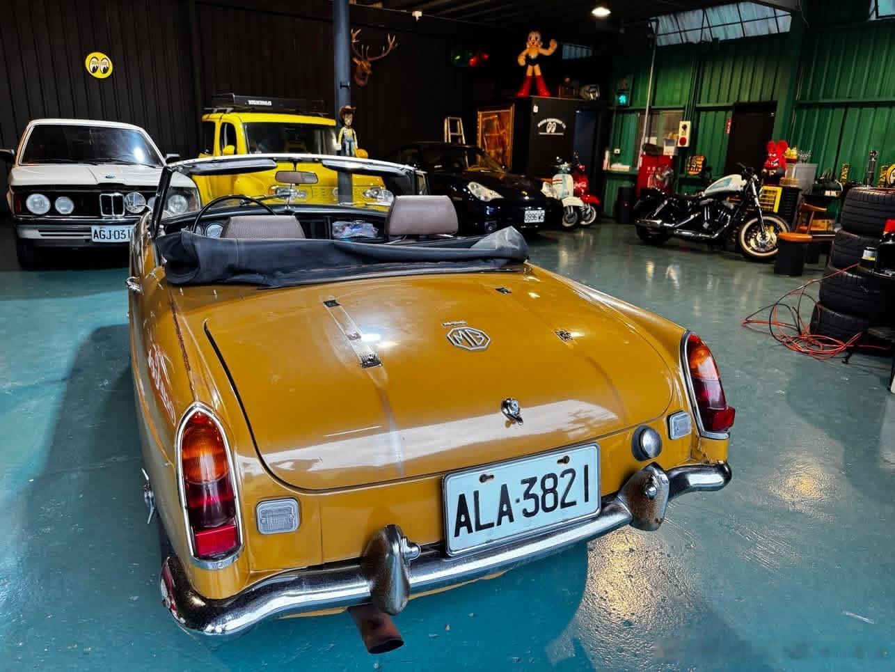 台湾老车MGB Convertible 