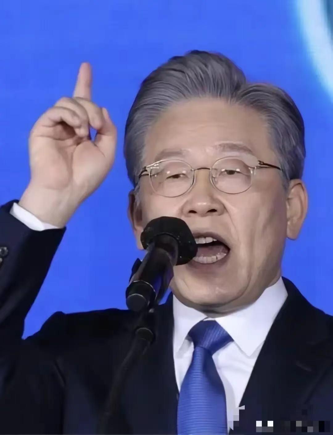 韩国总统李在明，对着央视的镜头，说了一句让很多人心里一紧的话。
他说，过去那种“