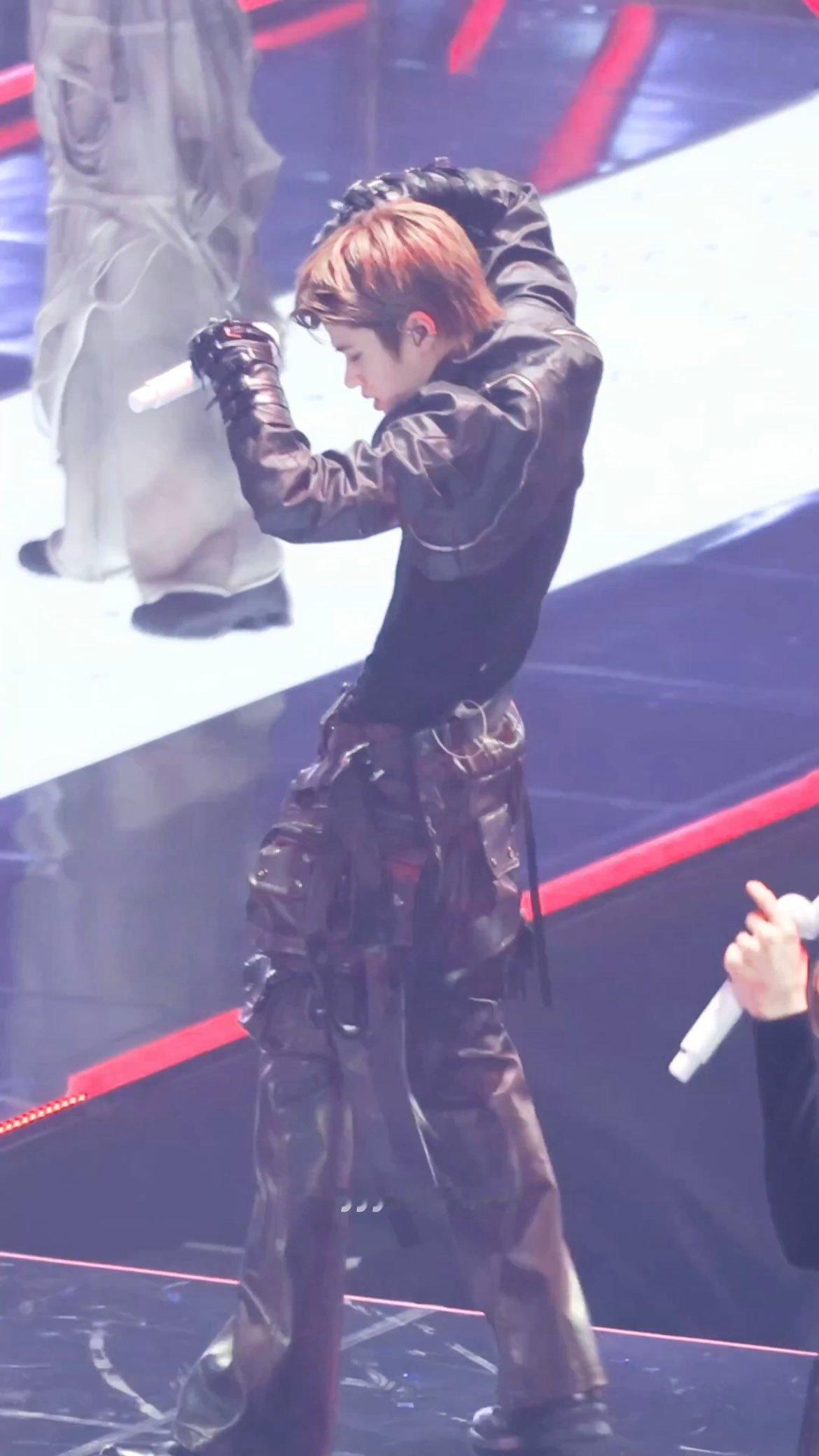 我又想起ts刚开始的直拍标签“公狗腰”🥵 