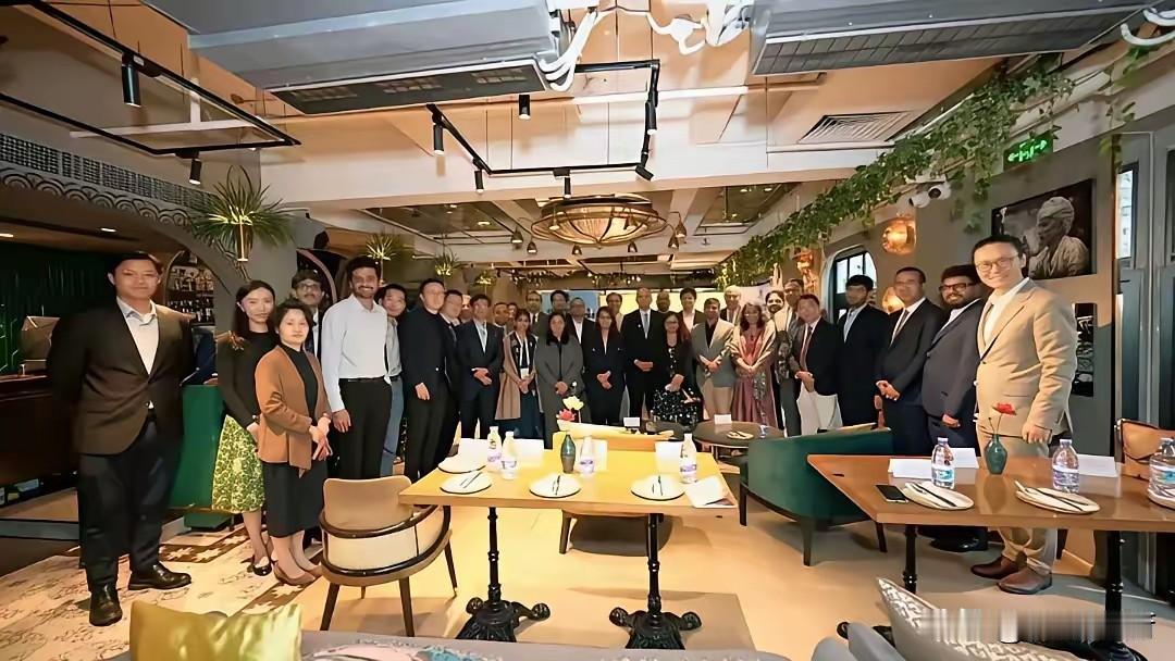 要印度商务代表团来华了。带队的是印度工商联合会主席阿南特·戈恩卡，他公开对媒体说