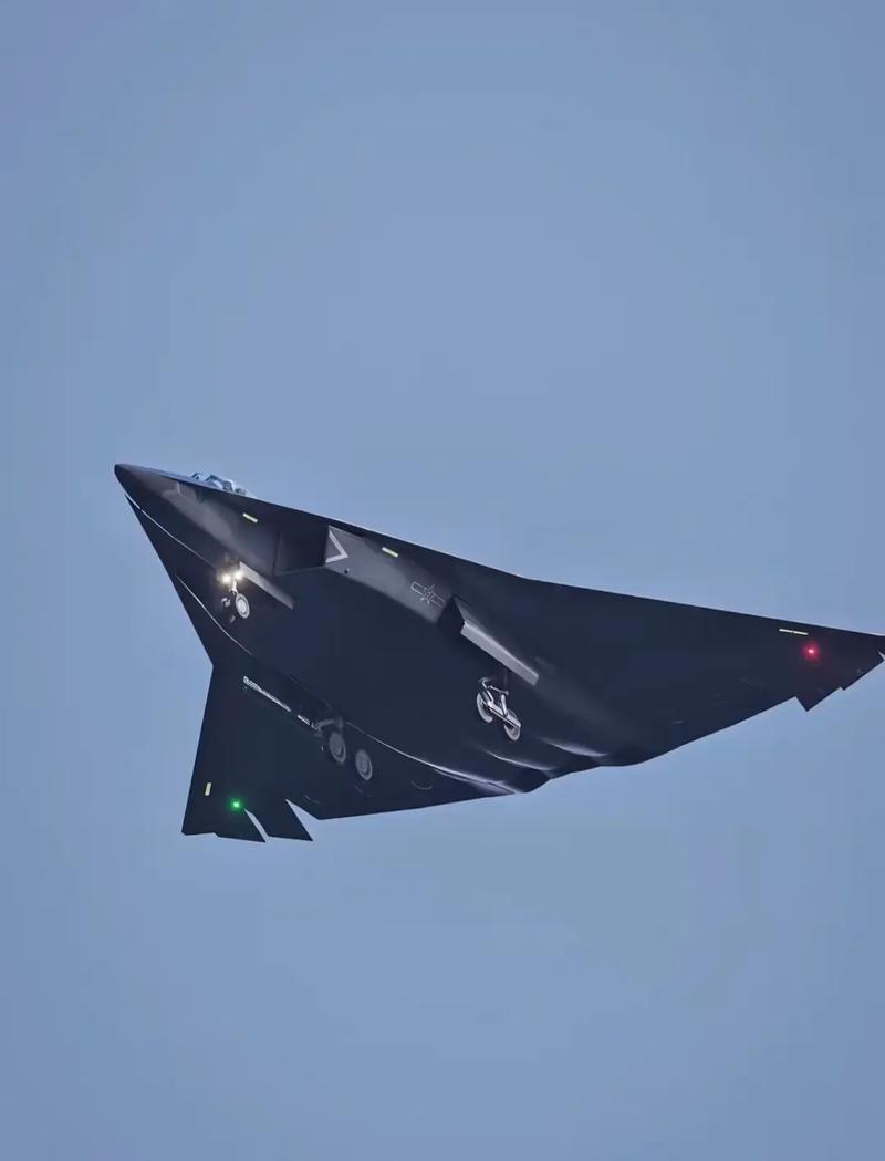 我国六代机都能做出来了，为什么汽车发动机还是一大难题？

我国六代机频频惊艳世界
