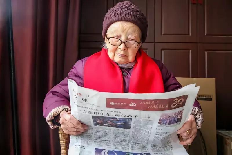 96岁奶奶坚持离婚，一句话看哭无数人：我等了80年，真的等不动了！
 
法官劝她