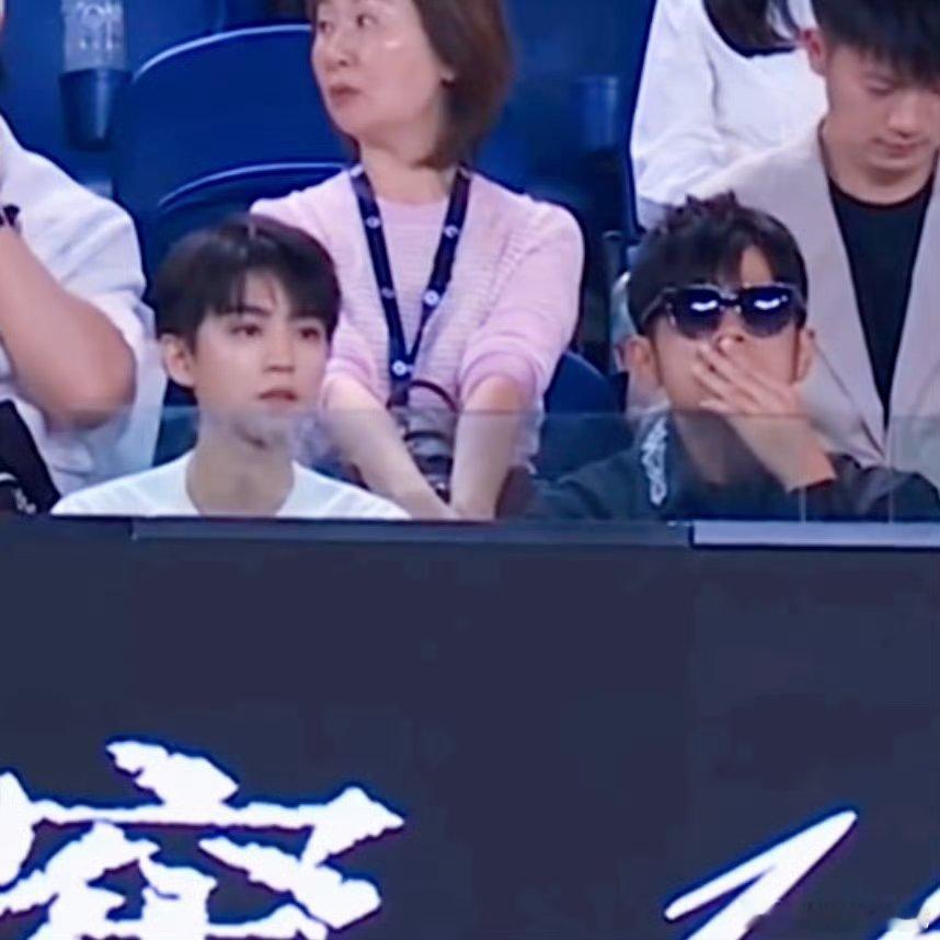 王俊凯和周杰伦在澳网比赛现场被偶遇，哇出去和朋友见面的小凯（羡慕人家这个追星运 