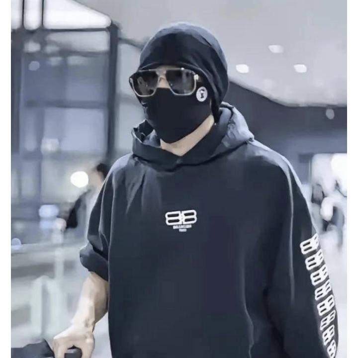 王宝强离婚九年，
如今事业却像坐了火箭一样往上冲！
最近他对外公布要亲自当导演，