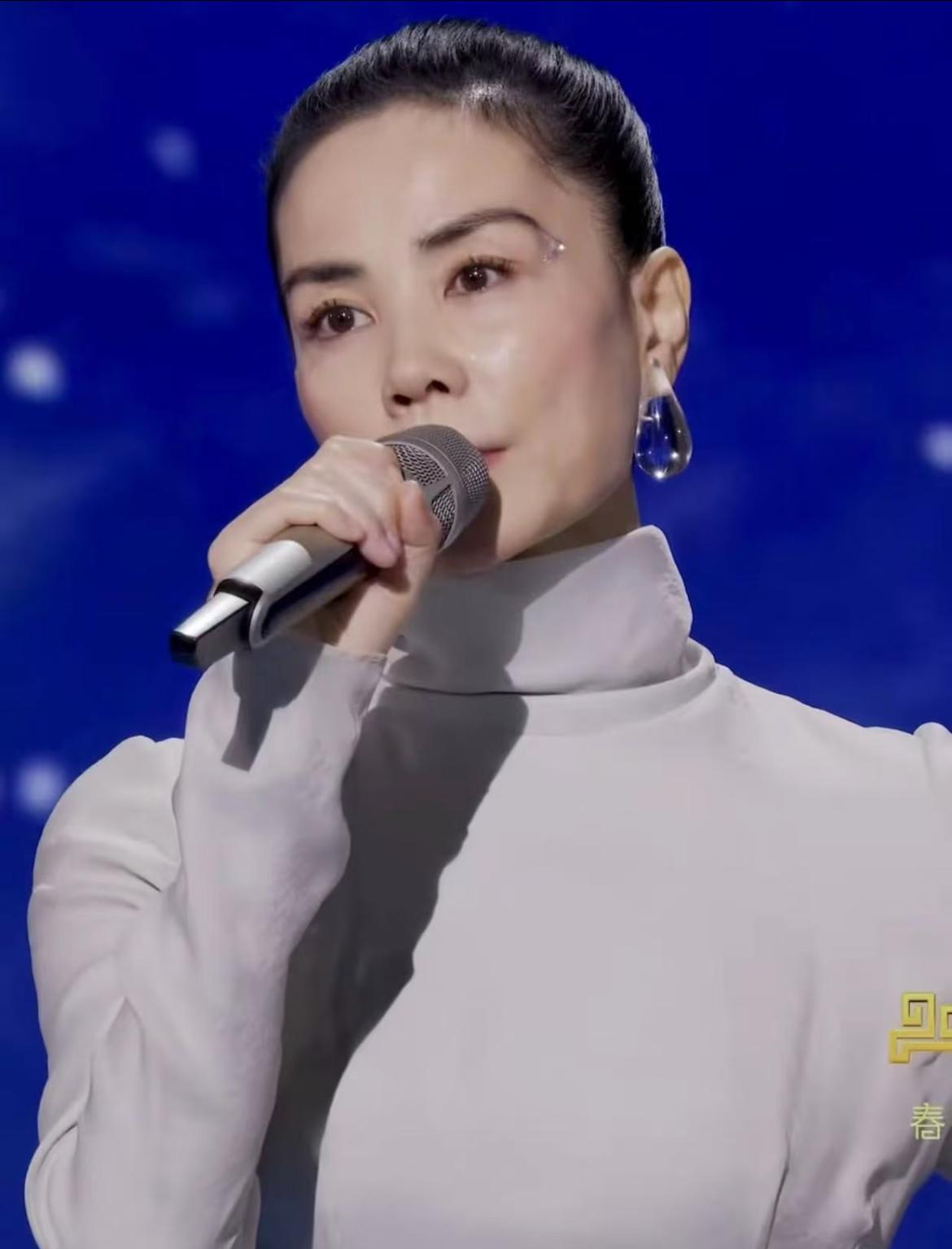 我有种强烈的预感，
我觉得王菲以后很难再开演唱会了，
不是票卖不出去，更不是唱功