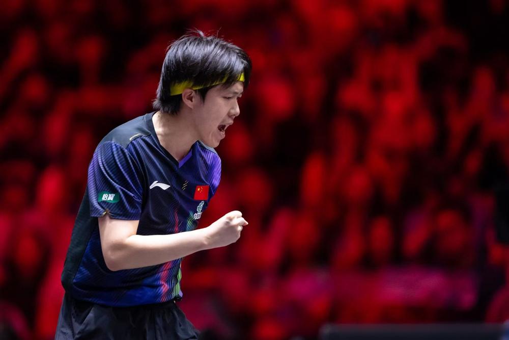 王楚钦这次真的有点“狂”！只休息了一个月，他居然在新加坡大满贯决赛4-0横扫世界