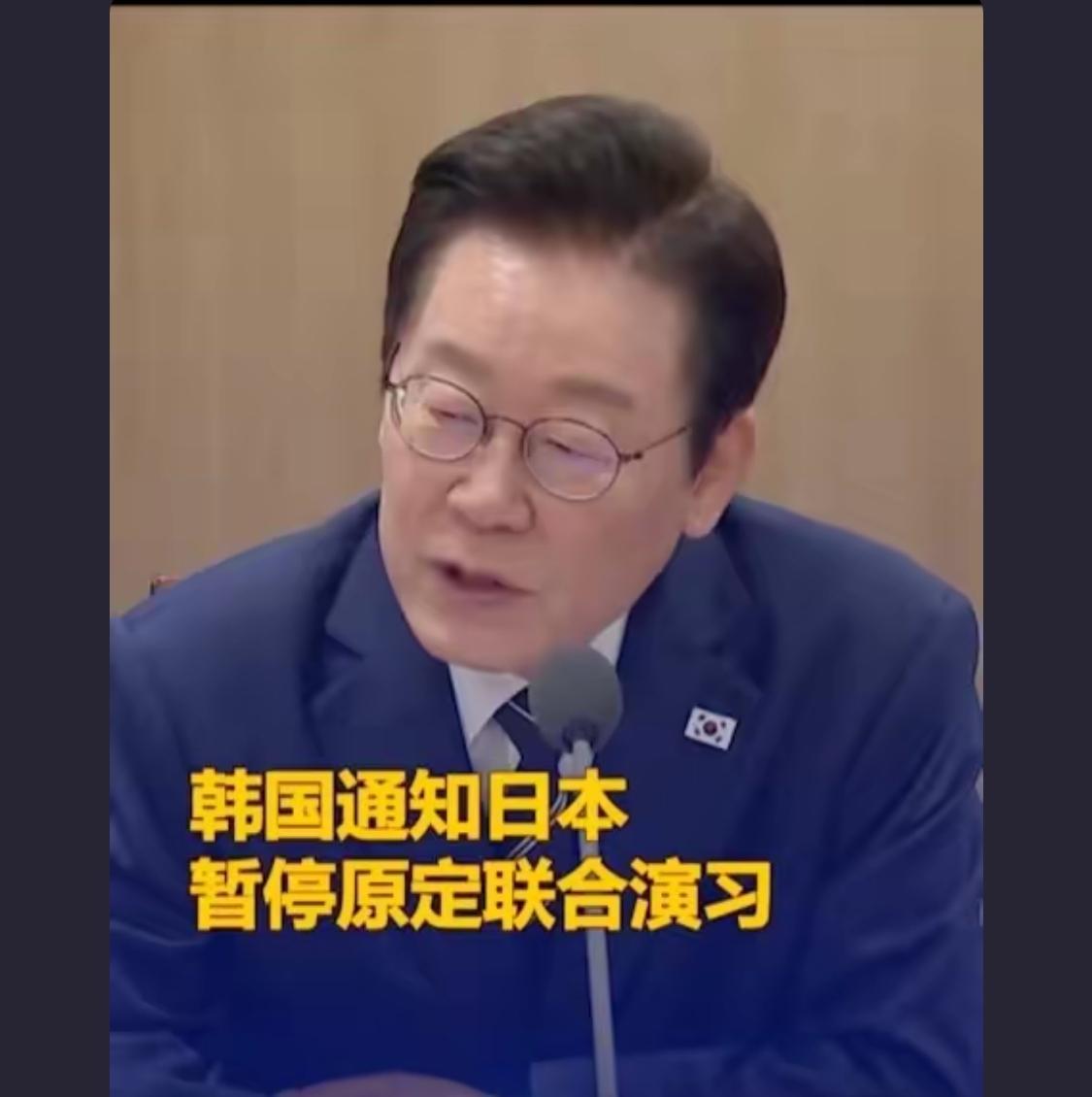 这是个特别冷的冬天，李在明深知西北风不好喝，东风更不好惹。

李在明  心里其实