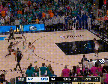 文班亚马关键运球失误被抢断，哈特球场存在感太强了！尼克斯vs马刺nba总决赛