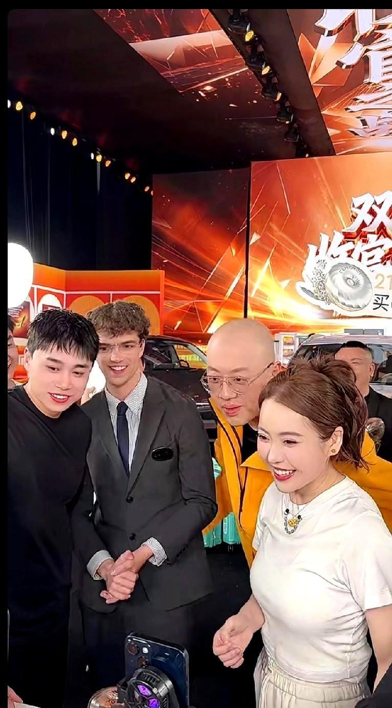 蛋蛋一场卖了五个亿，老葛的粉丝被撬走三成。
不是谁嗓门大谁赢，是誰货真、售后快、