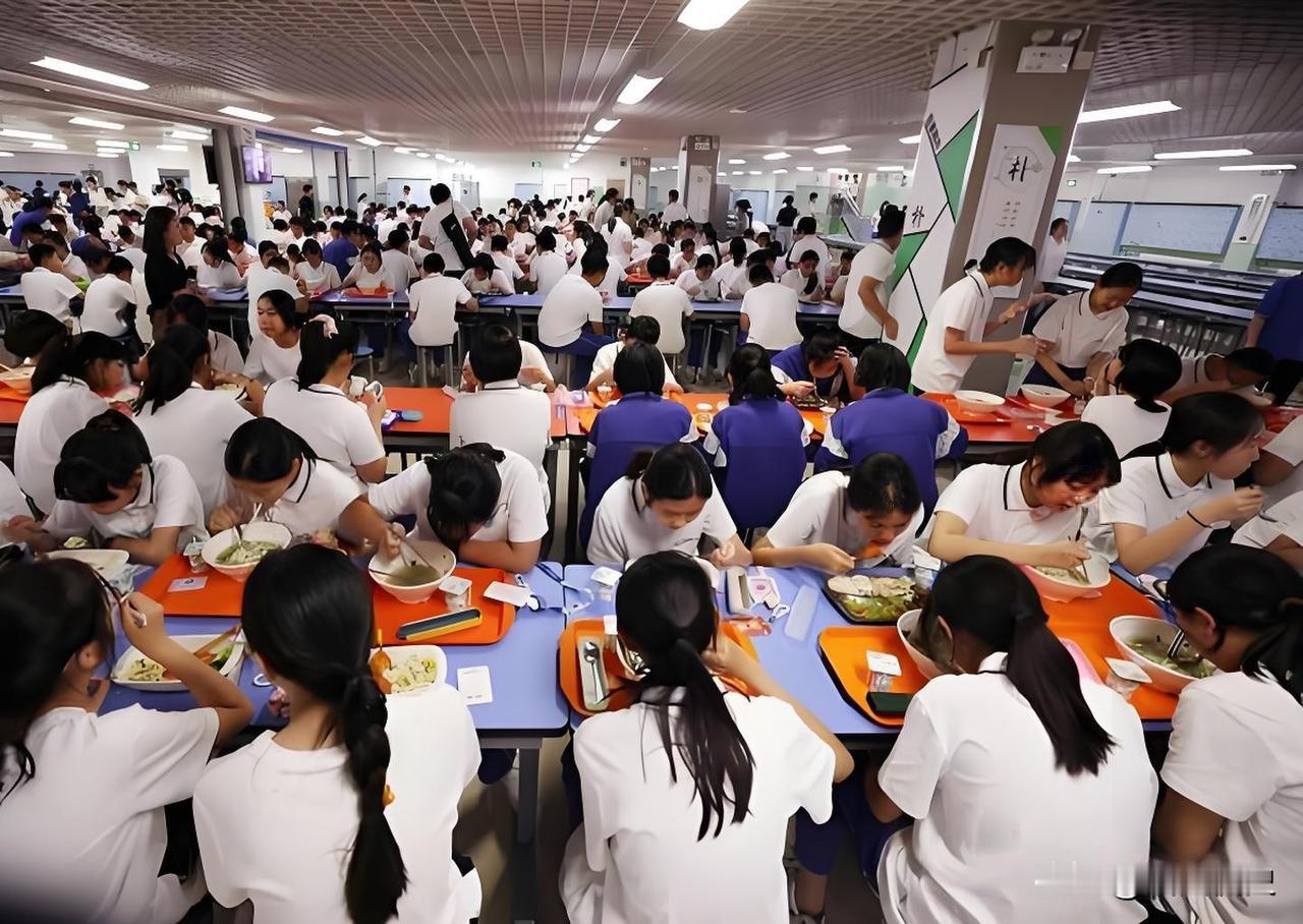 北京下死命令了！2027年底前，所有中小学食堂必须收回自营
2026年1月14日