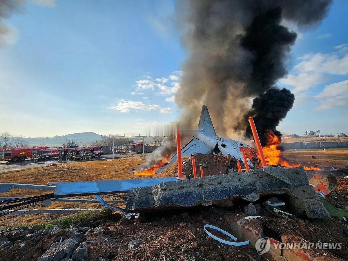韩国载181人飞机降落时起火  韩国客机起火28人死亡 济州航空，曼谷飞务安的波