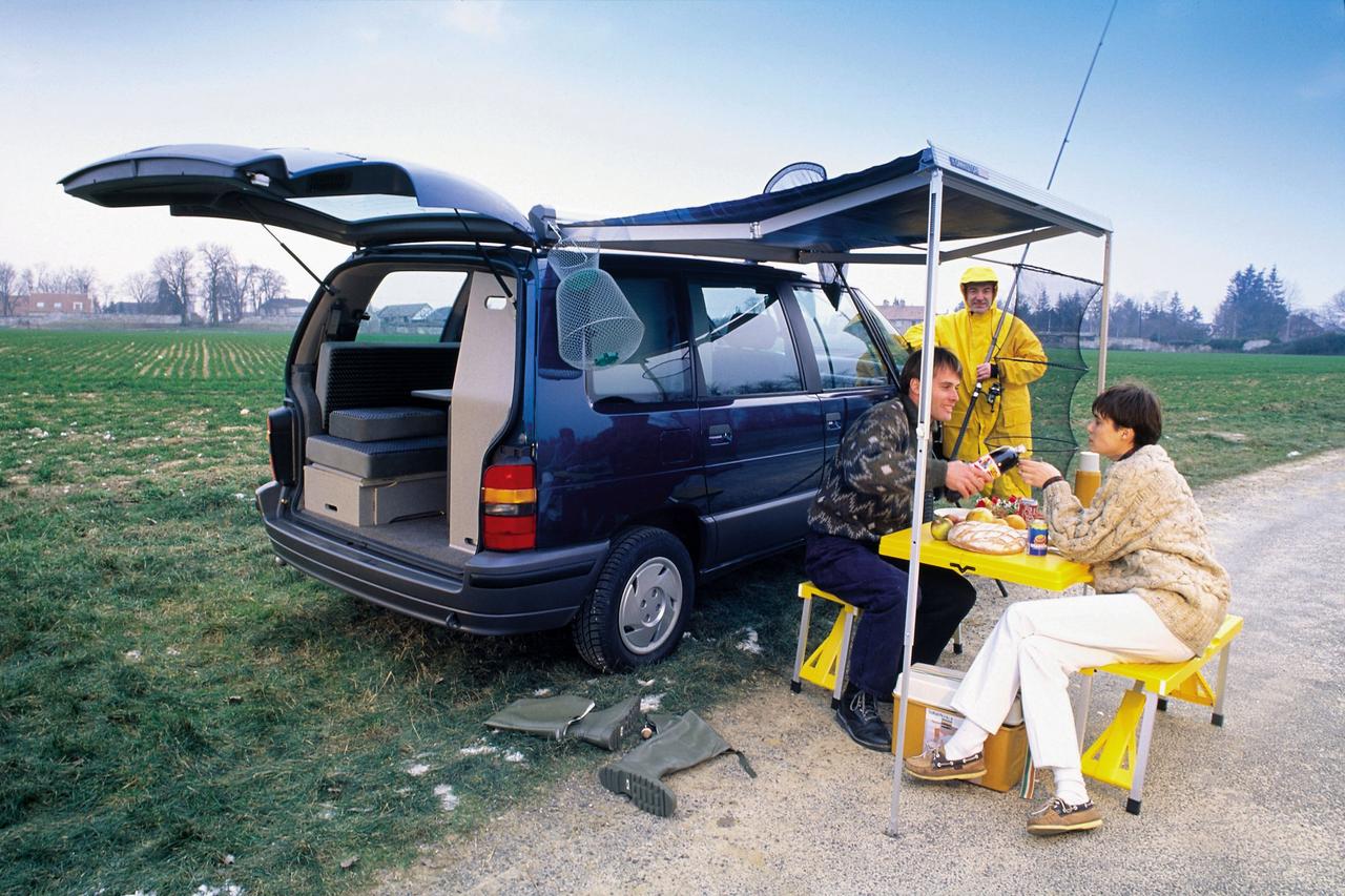 明年会有很多MPV，咱就说这赛道真挺卷的，就看谁能整出点新活儿。现在都往智能化上