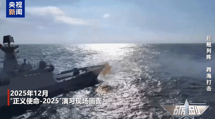 在“正义使命-2025”军事演习中，新型的两栖攻击舰编队、轰炸机编队、无人机等新
