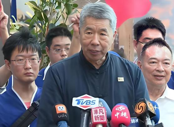 张亚中最新重磅发声，他毫不留情地揭穿：台湾四类“独”已彻底穷途末路，蓝绿阵营“斗