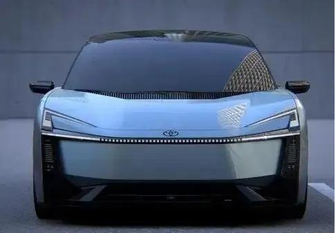 全新卡罗拉概念车官图发布，锤头鲨大灯+纯电动力，预计2026年上市

车尾设计与