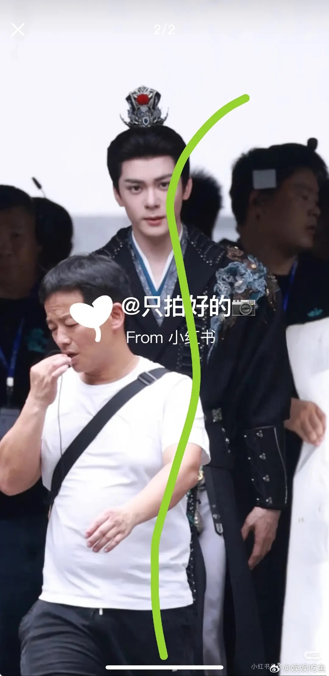 突然发现这个妆造曾舜晞和魏哲鸣一点点像诶 