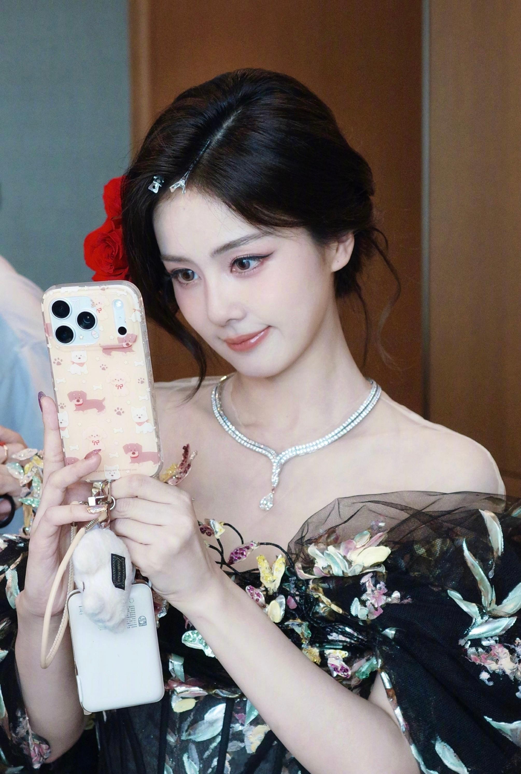 有时候不发微博就安安静静的单纯的刷刷微博也挺好的，昨天冬至突然发现很多明星都活跃