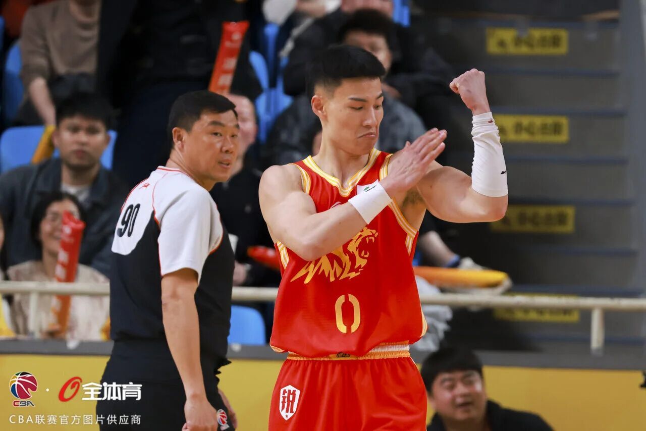 浙商证券男篮也锁定了季后赛，去年他们是提前15轮，今年伤病有点多，提前11轮锁定