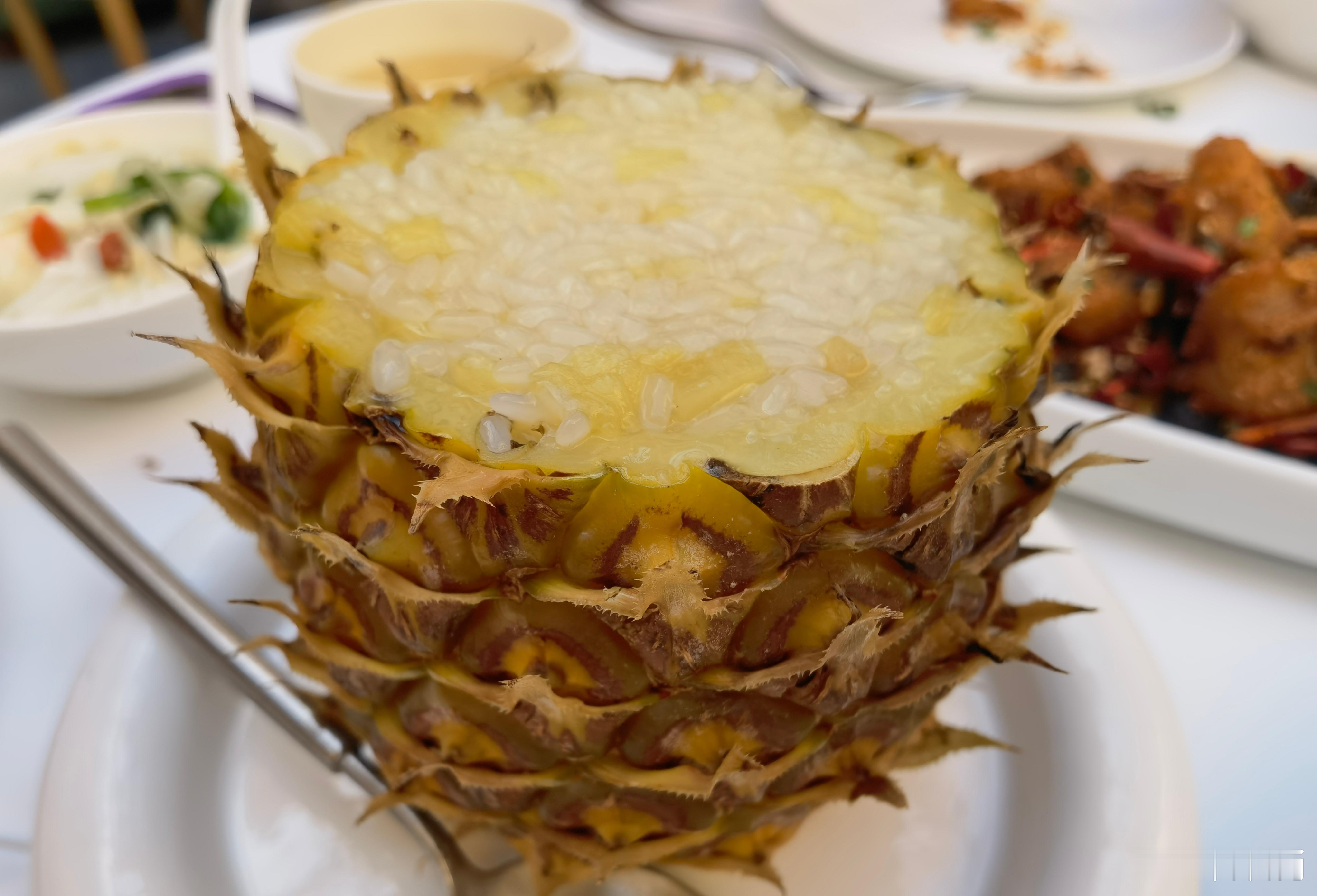 以前经常去吃的一家云南菜馆，三姐家乡菜，没想到菜价涨这么贵了，一盘炒白菜苔69元